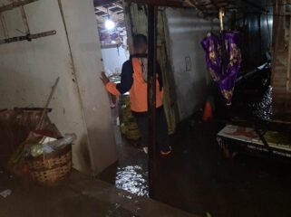 BENCANA: Bencana banjir yang terjadi di wilayah Kecamatan Pajarakan, Kabupaten Probolinggo, beberapa waktu lalu. (foto: dok).
