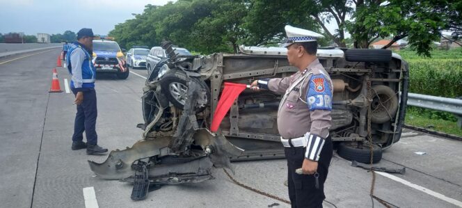 
					Kondisi kendaraan Toyota Avanza pasca kecelakaan di KM 798 jalur A Tol Gempol-Pasuruan. (Foto: Istimewa)