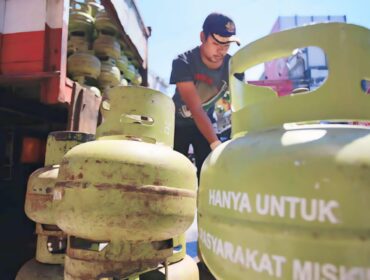 Ilustrasi LPG 3 kg yang kini harganya naik dari Rp 16 ribu menjadi Rp 18 ribu per tabung. 
