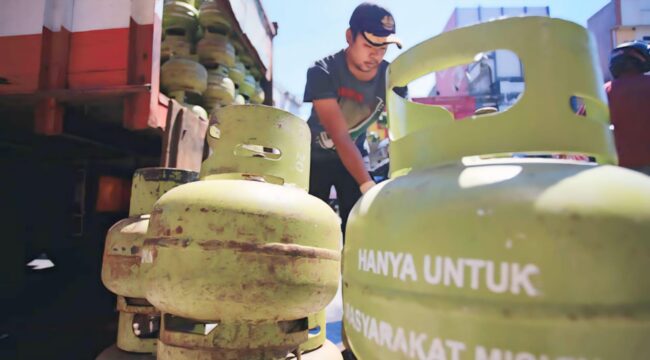 Ilustrasi LPG 3 kg yang kini harganya naik dari Rp 16 ribu menjadi Rp 18 ribu per tabung. 
