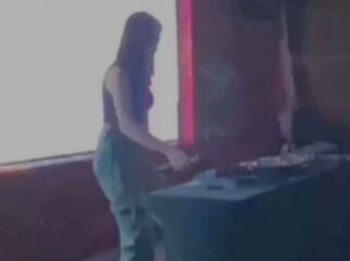 Tangkapan layar video penampilan DJ seksi dalam rakor KPU Kabupaten Probolinggo di Hotel Ketapang Indah Banyuwangi.
