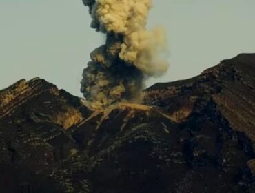 Gunung Semeru Erupsi.