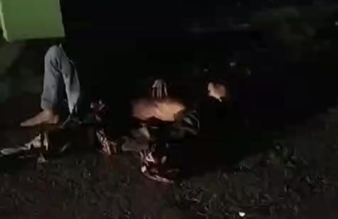 
					Tangkapan layar video saat korban terkapar akibat terkena ledakan bondet atau bom ikan.