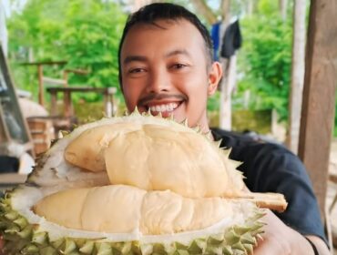 Babun Wahyudi, penikmat durian asal Lumajang.