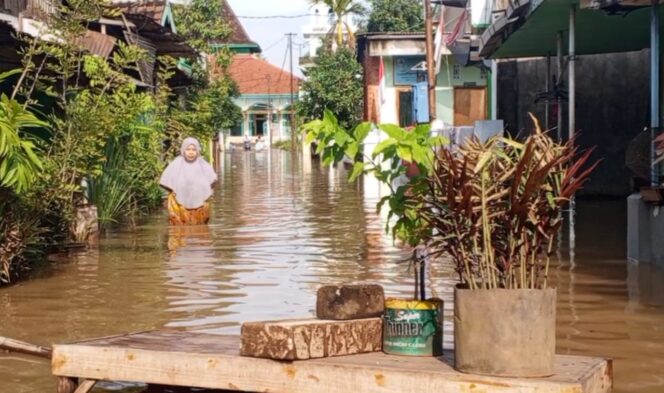 
					Banjir merendam Desa Winongan Kidul, Kecamatan Winongan, Kabupaten Pasuruan.  