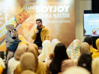 VARIAN BARU: Amritsa Raje, Healthy Lifestyle Influencer bersama Seala Septiani, Ahli Gizi, dalam peluncuran SOYJOY Kurma Nastar do Jakarta. (foto: istimewa).