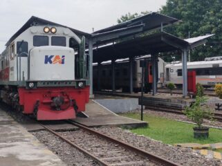 LEBIH CEPAT: Kereta Api yang melintas di wilayah Daop 9 Jember kini ditingkatkan kecepatannya. (foto: Istimewa).