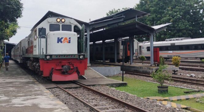 
					LEBIH CEPAT: Kereta Api yang melintas di wilayah Daop 9 Jember kini ditingkatkan kecepatannya. (foto: Istimewa).