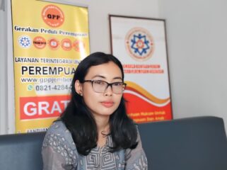 Ketua Lembaga Badan Hukum (LBH) Jentera Perempuan Jember, Fitriyah Fajarwati. (foto: M. Abd. Rozak Mubarok).