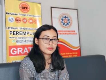 Ketua Lembaga Badan Hukum (LBH) Jentera Perempuan Jember, Fitriyah Fajarwati. (foto: M. Abd. Rozak Mubarok).