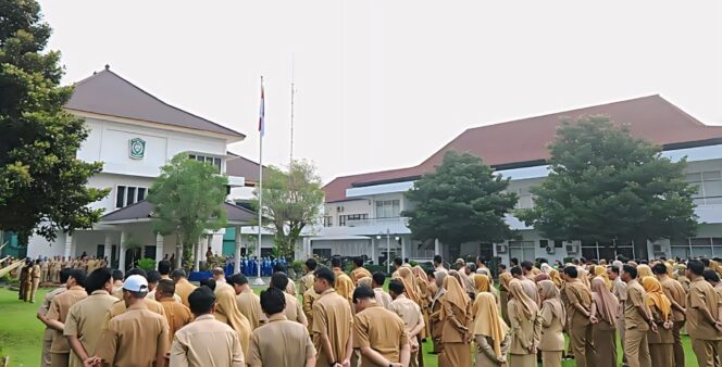 
					Pegawai di lingkungan Pemkab Lumajang.  (Foto: Istimewa).
