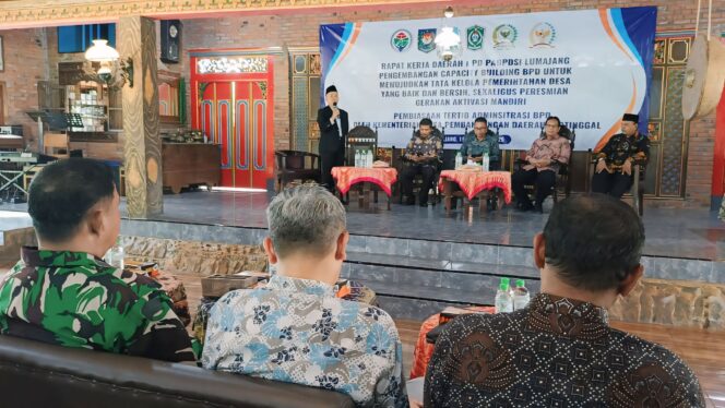 
					Pengurus Daerah Persatuan Anggota Badan Permusyawaratan Desa Seluruh Indonesia (PABPDSI) menggelar Rapat Kerja 1 di Suhanto Agro, Desa Kebonagung, Kecamatan Sukodono, Kabupaten Lumajang.
