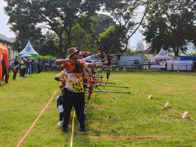 
					Bupati Lumajang Archery Tournament, kejuaraan panahan tingkat Jawa Timur, digelar di Lapangan GOR Wira Bhakti Lumajang.