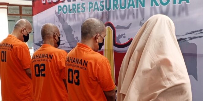 
					Polres Pasuruan Kota menggelar rilis kasus penipuan berkedok program Makan Bergizi Gratis (MBG).