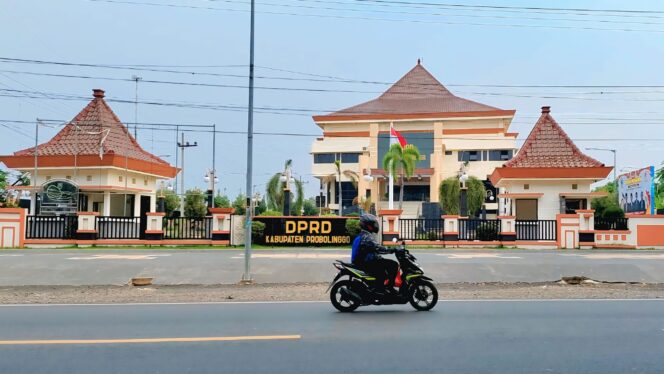 
					Kantor DPRD akan menjadi lokasi Sertijab Bupati Probolinggo, yang bakal berlangsung Senin (3/3/24) pagi. (foto: Ali Ya'lu).