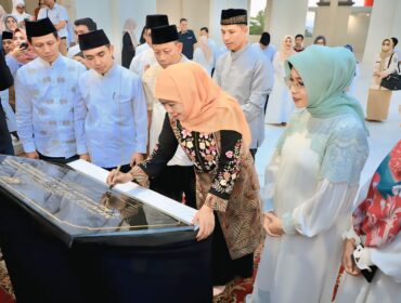 Gubernur Khofifah dan Walikota Adi Wibowo resmikan Masjid KHAS Krampyangan.