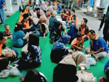 Lembaga Pemasyarakatan (Lapas) Kelas IIB Lumajang mengadakan acara buka bersama dengan keluarga warga binaan. 