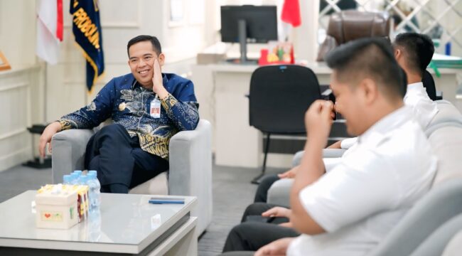 BERBINCANG:  Wali Kota Probolinggo, dr. Aminuddin, saat bertemu dengan Kalapas Kelas II B Probolinggo, Dadang Rais Saputro dan sejumlah pejabat Lapas. (Foto: istimewa)
