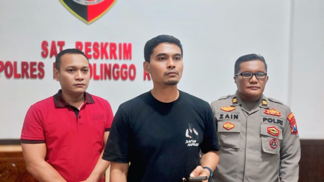 
					PAPARKAN: Kasat Reskrim Polres Probolinggo Kota, Iptu Zainal Arifin (memakai kaos hitam) saat paparkan hasil otopsi. (foto: Hafiz Rozani).