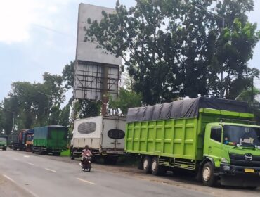 Ilustrasi truk pengangkut barang. (foto: M. Abd. Rozak Mubarok).
