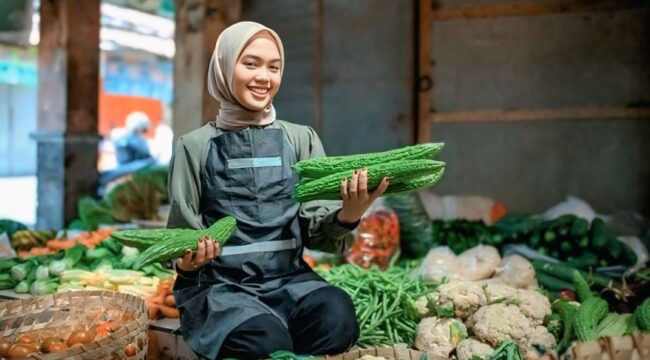 TRADISIONAL: Ilustrasi penjual sayur tradisional yang menjual dagangannya. (Foto: Freepik.com) 