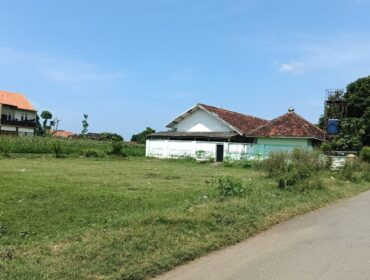 LAHAN SEKOLAH: Salah satu lokasi yang disiapkan untuk bangunan SMPN 11 di Jalan Galunggung, Kelurahan Triwung Kidul, Kecamatan Kademangan. (foto: Hafiz Rozani)
