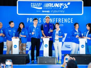 LAUNCHING: Prosesi launching sekaligus konferensi pers POCARI SWEAT Run Lombok 2025 yang dihadiri oleh Dito Ariotedjo, Menpora RI; Raffi Ahmad, UKP Bidang Pembinaan Generasi Muda dan Pekerja Seni; Zita Anjani, UKP bidang Pariwisata; Maya Watono, Dirut InJourney; Nagita Slavina, CEO RANS; dan Puspita Winawati, Marketing Director PT. Amerta Indah Otsuka di Hutan Kota Plataran Senayan, Jakarta. 