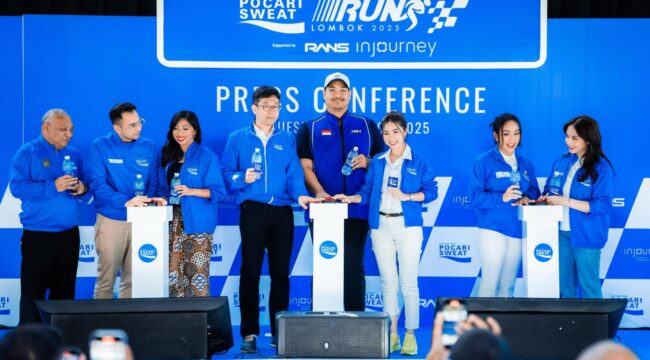 LAUNCHING: Prosesi launching sekaligus konferensi pers POCARI SWEAT Run Lombok 2025 yang dihadiri oleh Dito Ariotedjo, Menpora RI; Raffi Ahmad, UKP Bidang Pembinaan Generasi Muda dan Pekerja Seni; Zita Anjani, UKP bidang Pariwisata; Maya Watono, Dirut InJourney; Nagita Slavina, CEO RANS; dan Puspita Winawati, Marketing Director PT. Amerta Indah Otsuka di Hutan Kota Plataran Senayan, Jakarta. 