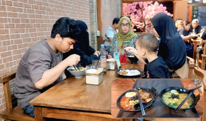 
					RAMAI: Pengunjung saat buka puasa dengan mie ramen. Insert: Mie ramen yang menjadi menu favorit di Doshi Ramen. (foto: Hafiz.Rozani).