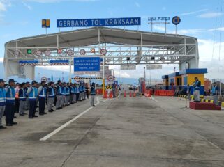 GRATIS: Apel persiapan pembukaan fungsional Tol Probowangi di Exit Tol Kraksaan, Kamis (20/3/25) sore. (foto: Ali Ya'lu).

